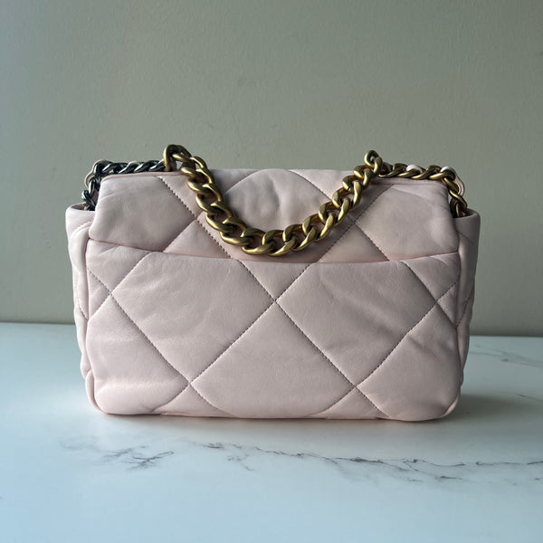 Chanel 19