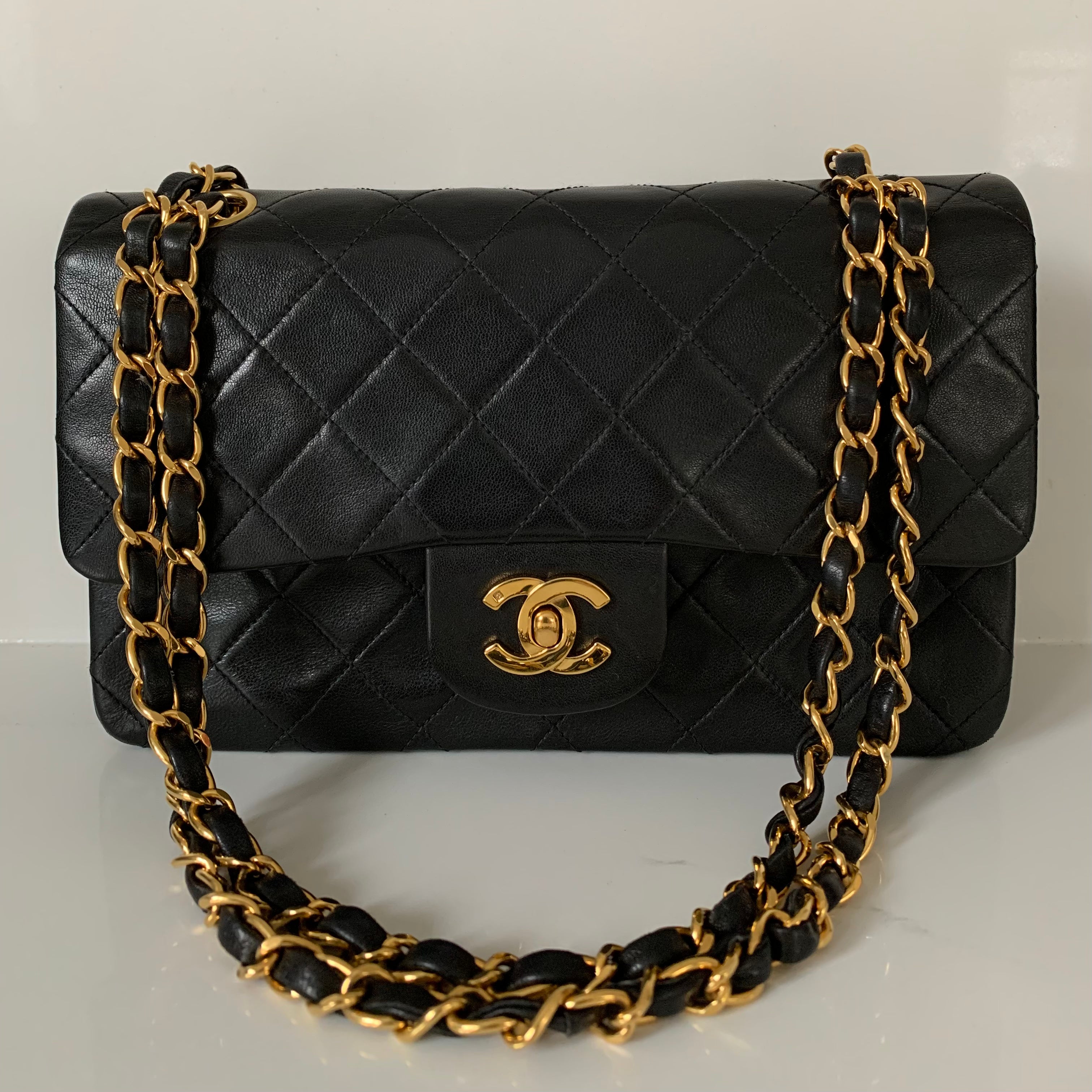 CHANEL VINTAGE FLAP