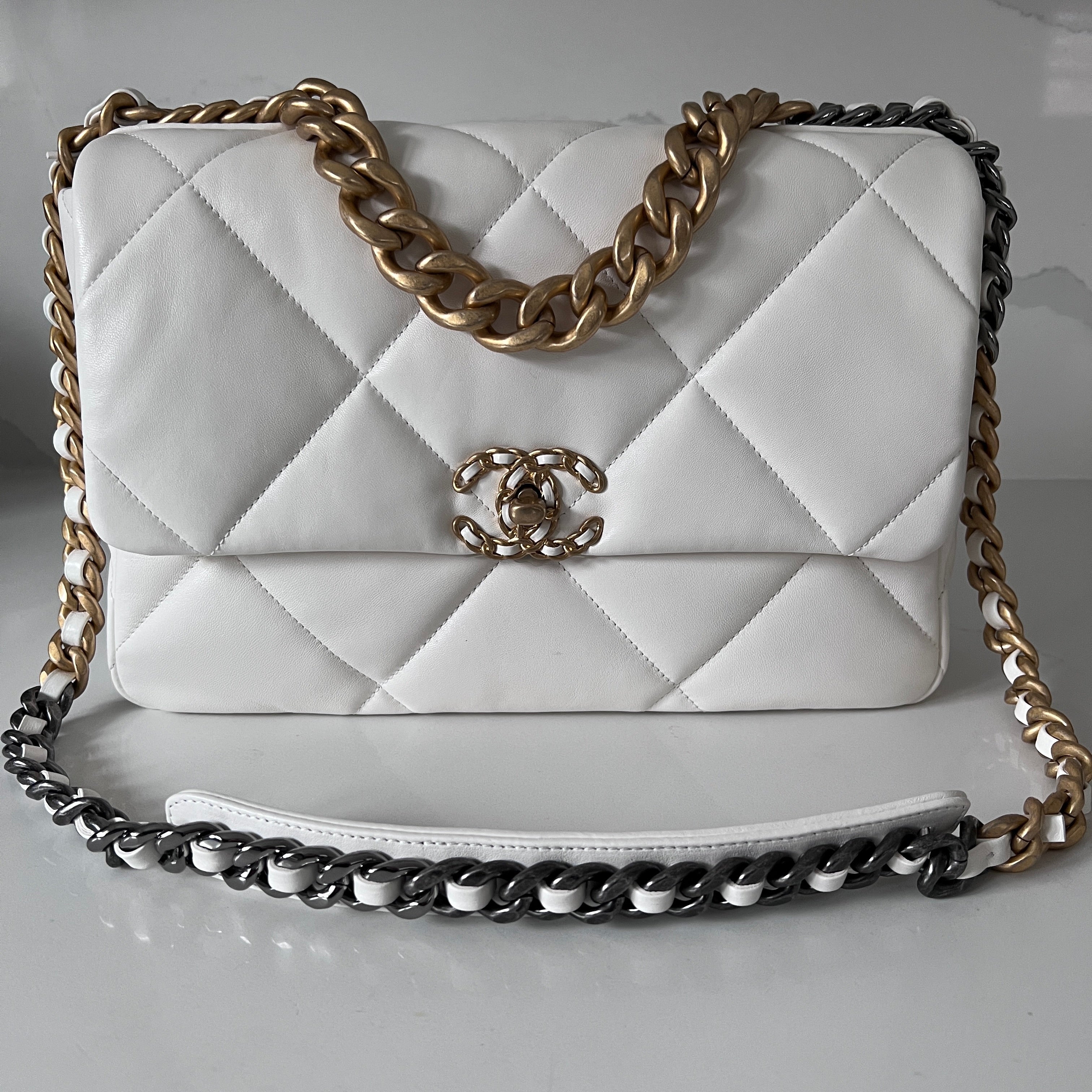 CHANEL LARGE 19