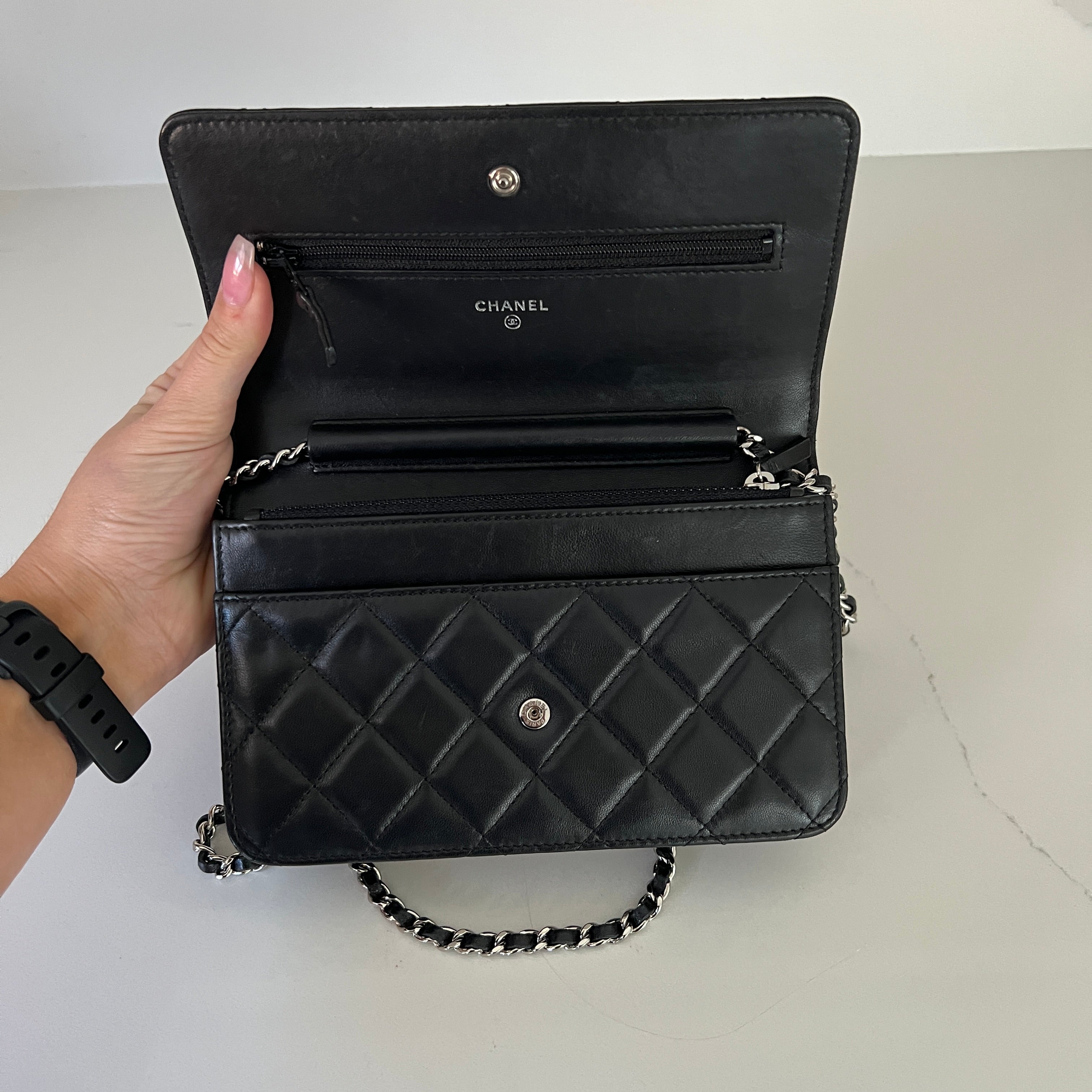 Chanel Wallet on Chain WOC